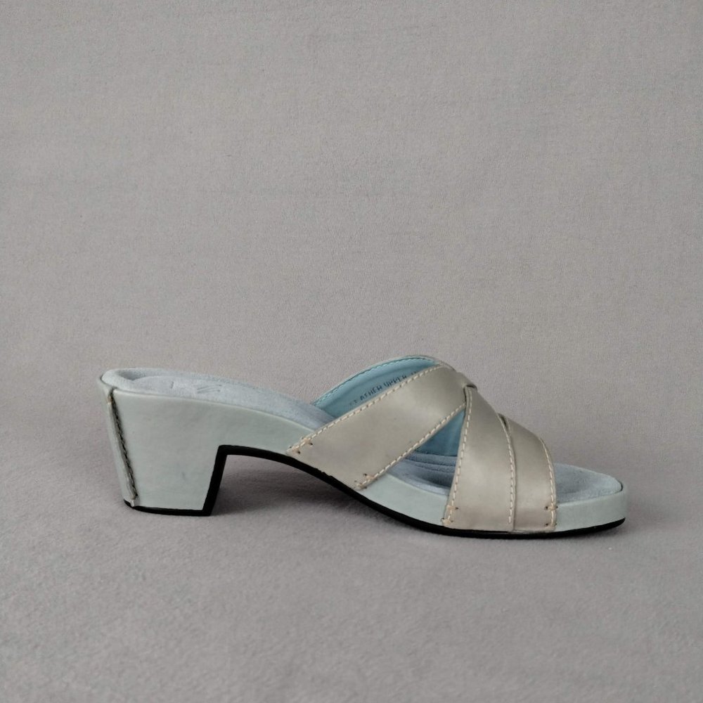 New White Mountain Blue-Gray Sandals, Size 7 - Picture 4 of 9